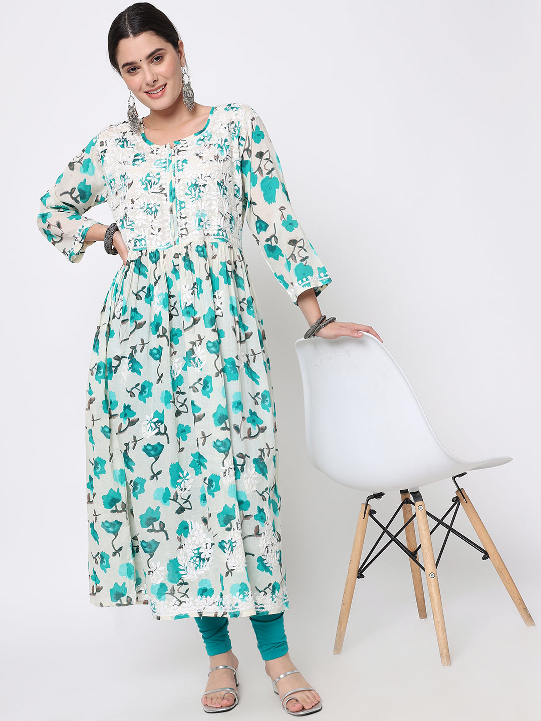 Women Hand Embroidered Chikankari Cotton Kurta-AL3580 Green