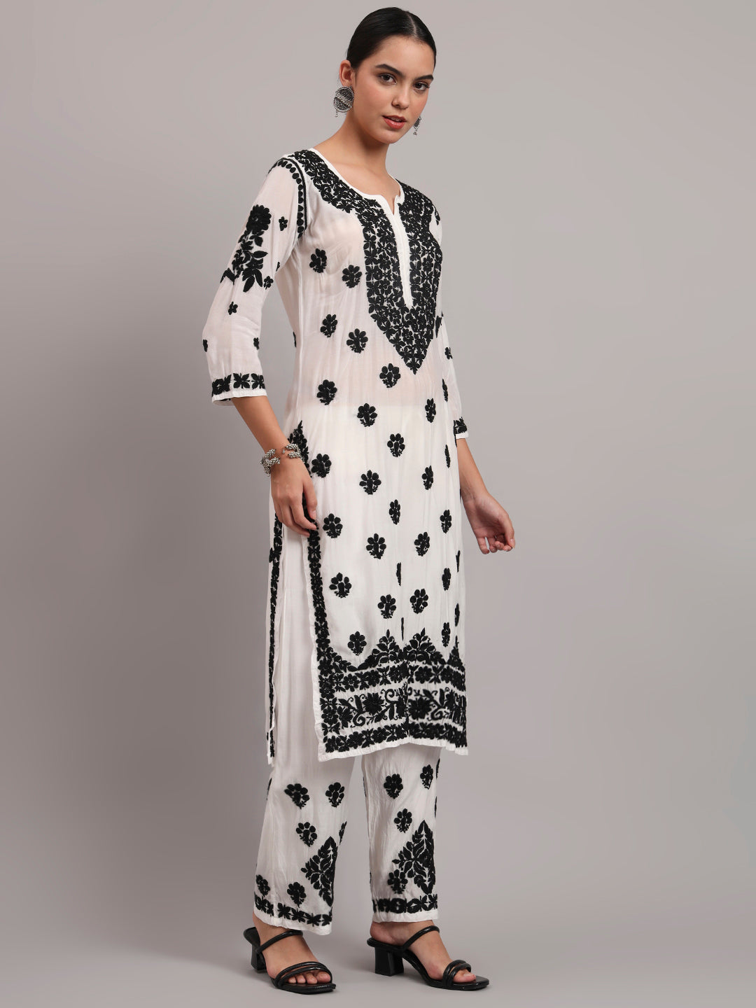 Women Hand Embroidered Chikankari Muslin Kurta Set-AL4079KS