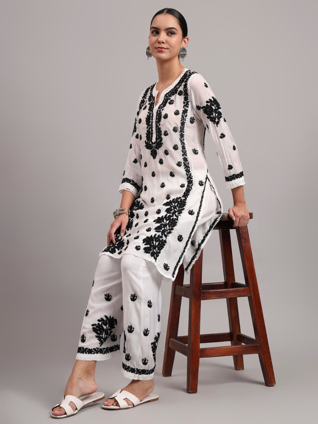 Women Hand Embroidered Chikankari Muslin Kurta Set-AL4080KS