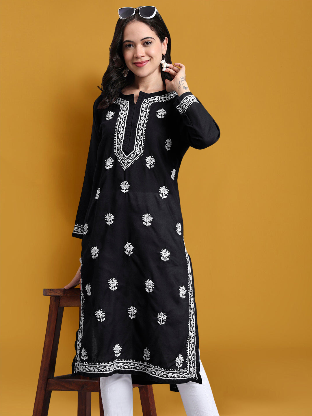 Women Hand Embroidered Chikankari Cotton Kurta-AL3999 Black