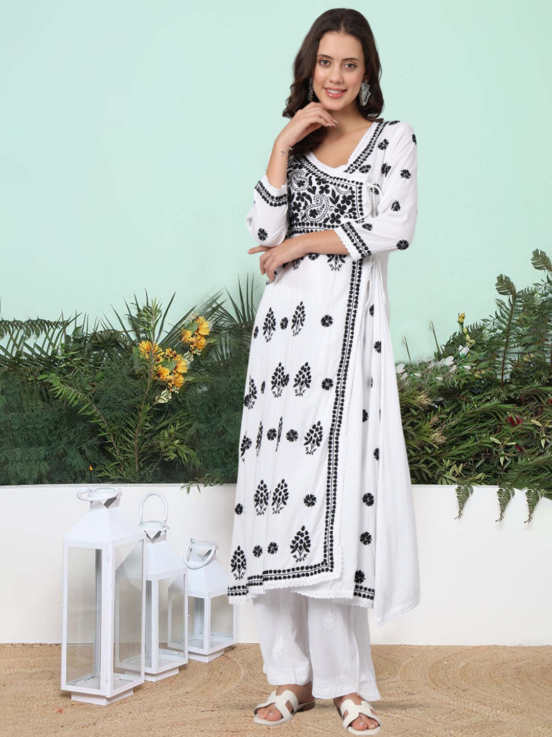 Women Hand Embroidered Chikankari Rayon Kurta-AL3890 Whiteandblack