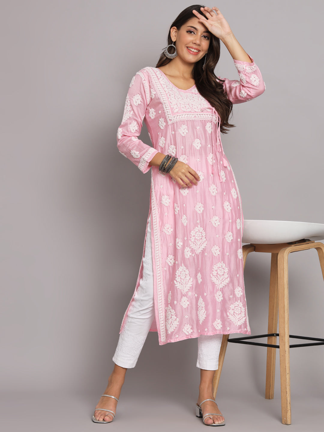 كورتا شيكانكاري تشاندري أنجاركا المطرزة يدويًا مع عمل موكايش-AL3672