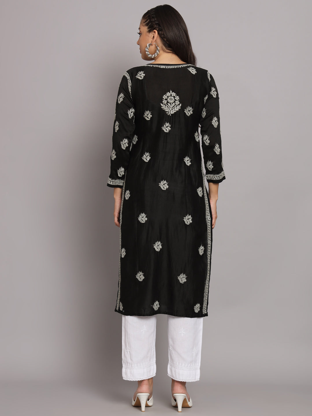 كورتا شيكانكاري تشاندري أنجاركا المطرزة يدويًا مع عمل موكايش-AL3672
